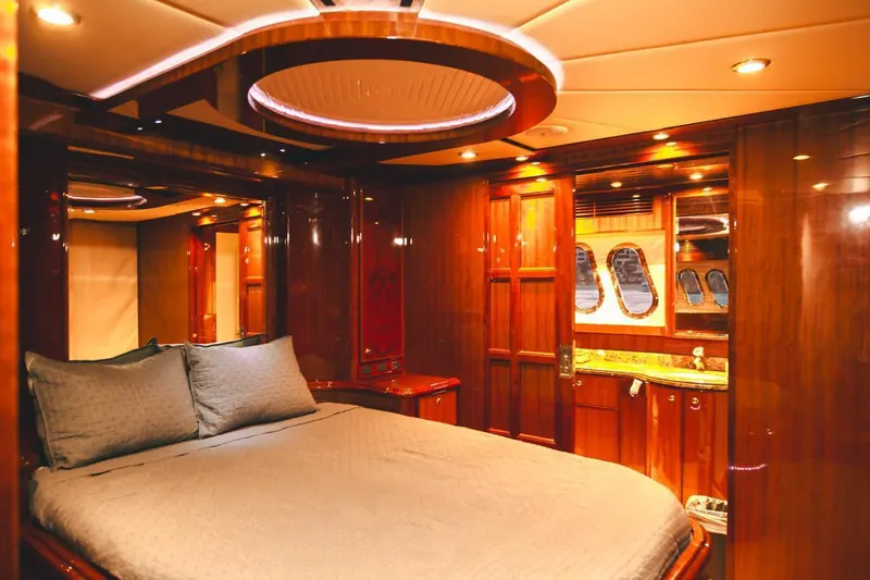 Yate privado McKinna 70 en Cabo San Lucas