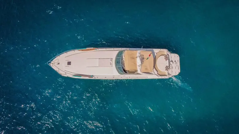 Cabo Escapeターミナルから乗船するSea Ray 65